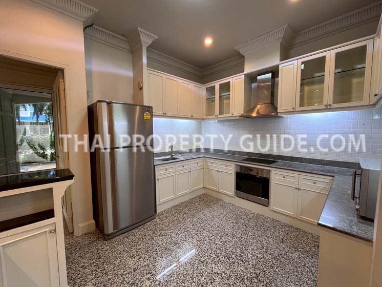 House with Shared Pool in Bangnatrad 